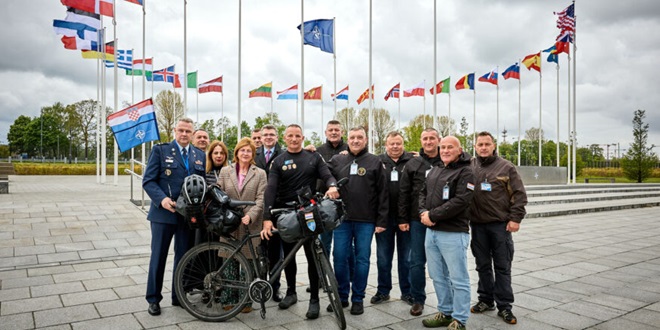 Pripadnik HV-a Ivica Nerer stigao biciklom u Bruxelles 