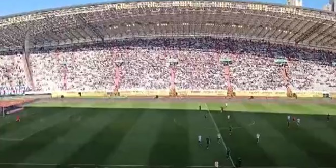 VIDEO: Pogledajte kako je publika ispratila igrače Hajduka na poluvremenu