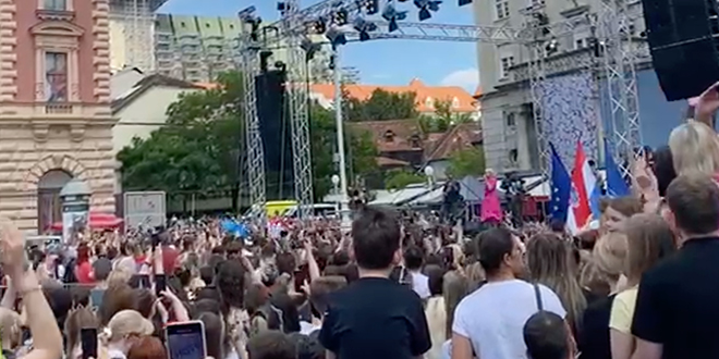 VIDEO: Pogledajte kako Tajči i publika pjevaju 'Rim Tim Tagi Dim'