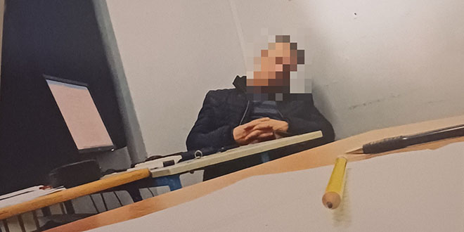 FOTO Splitski profesor spava na nastavi?