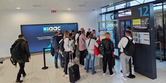 Desetak putnika propustilo let zbog kolapsa u Zračnoj luci 'Franjo Tuđman'. Tko će snositi odgovornost?