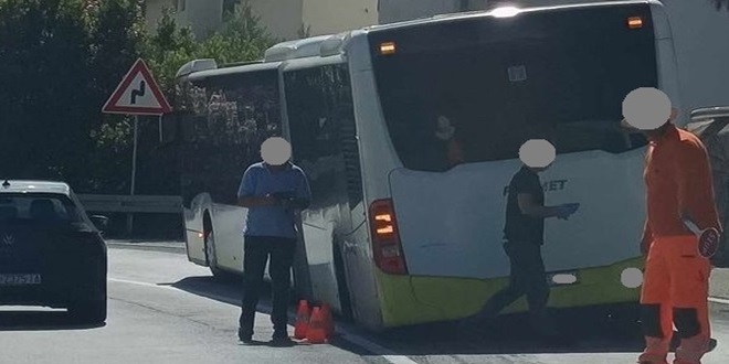 ZLATNE RUKE PROMETOVIH MEHANIČARA Autobus koji je ostao bez stražnjih kotača popravili na licu mjesta