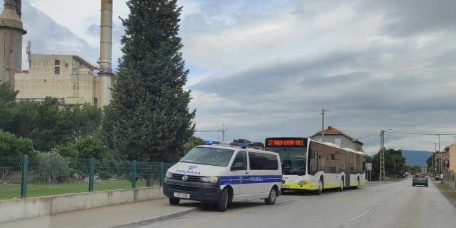 NAGLO KOČENJE Ozlijeđena tri putnika u Prometovom autobusu