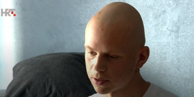 Tinejdžer vodi bitku s tumorom kostiju, prijeti mu i gubitak krova nad glavom
