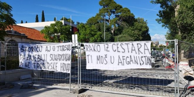 'NEMOŠ VJEROVAT' Opet odgođeno otvaranje prometnice u Trogiru. Poznat je novi rok za dovršetak radova u Stepinčevoj ulici