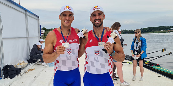 Srebro za braću Sinković na Svjetskom veslačkom kupu 
