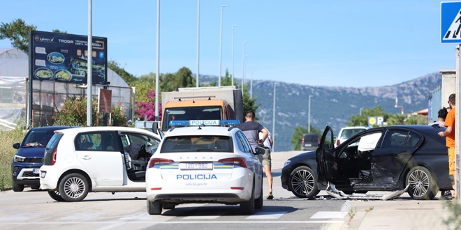 PROMETNA U TROGIRU Sudarila se dva automobila