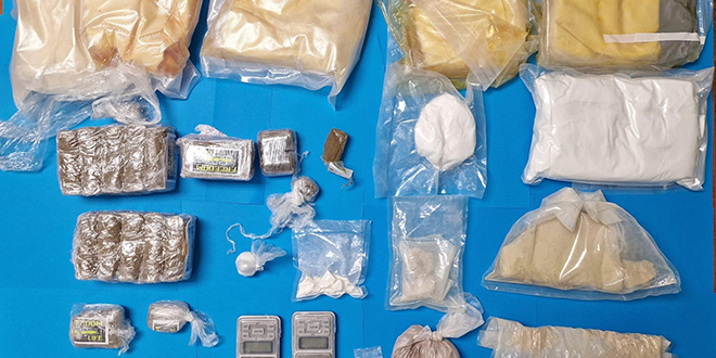 ZAPLJENA U SPLITU Nakon smrti od droge policija našla više od 6 kila amfetamina, kilogram hašiša, kokain, heroin...