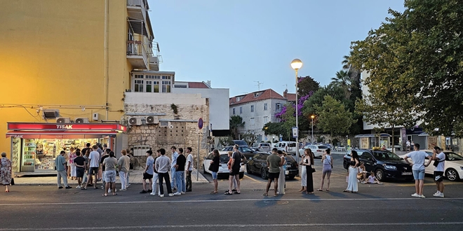GUŽVE NA KIOSCIMA 'Srećom mogu raditi zahvaljujući sajmenim danima koje je proglasio Grad Split'