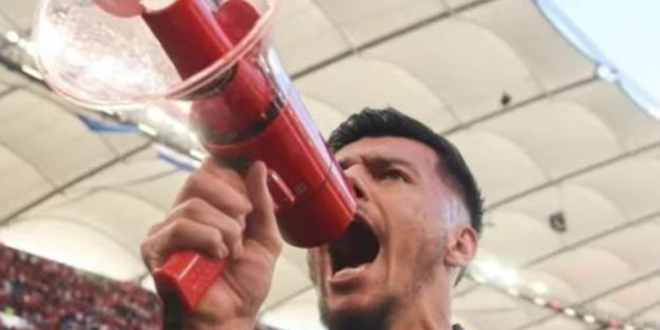Nakon utakmice s Hrvatskom uzeo megafon i pokrenuo skandiranje, UEFA ga kaznila