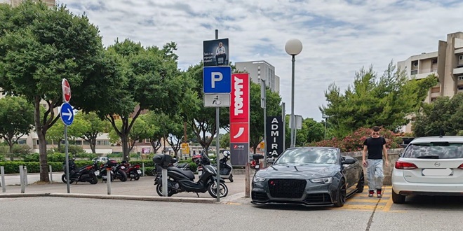 SPLIĆANI OGORČENI 'Bijesni' automobil parkirao na mjesto za osobe  invaliditetom