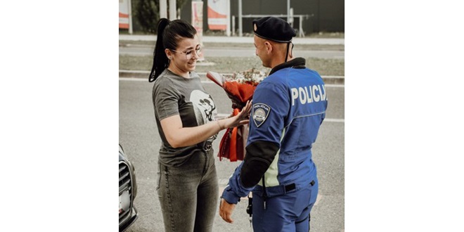 NEOBIČNA PROŠNJA Ljubav na dužnosti