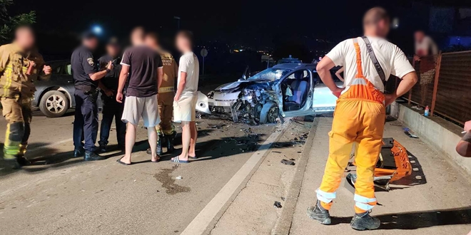 Pijani vozač skrivio prometnu na Solinskoj, zabio se u auto u kojem je bila žena s četvero djece