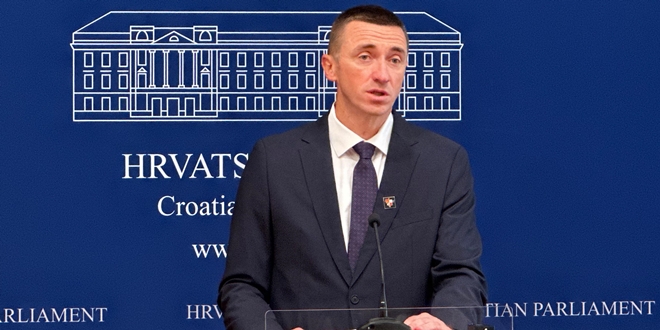 Penava: Izglasavanje rezolucije kojom se osuđuje Jasenovac, Dachau i Mauthausen dokaz je da je crnogorskim društvom ovladao Aleksandar Vučić s velikosrpskim politikama'