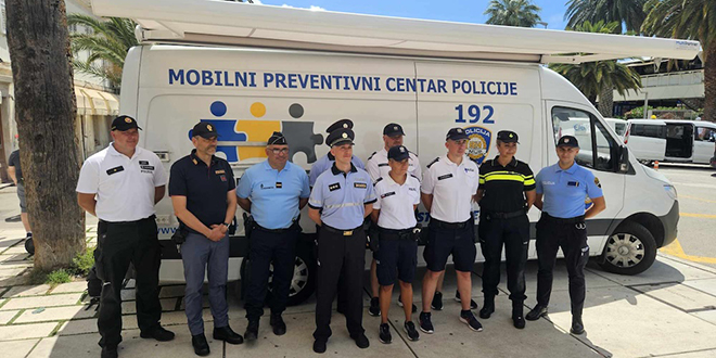 DRUGAČIJE UNIFORME Strani policajci iz osam zemalja stigli su u Split 