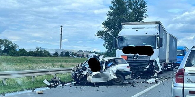 NOVA SMRT NA CESTI: U sudaru s kamionom poginuo vozač automobila