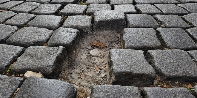  FOTO Rupe među granitnim kockama opasne su za pješake u Hrvojevoj i Ulici kralja Tomislava