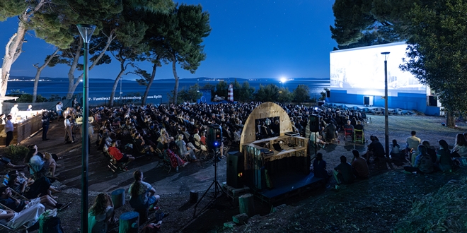 IDEJA ZA POBJEĆI OD GUŽVE Svaku večer sjajni filmovi u bajkovitom ambijentu Ljetnog kina Bačvice