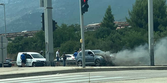 Vatrogasci iz užarenih automobila spašavali djecu u Makarskoj i Kaštelima