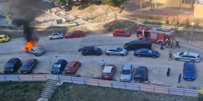 VIDEO: U Krležinoj ulici u Splitu planuo automobil