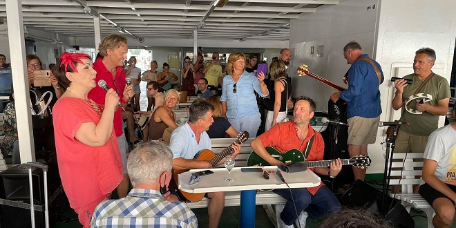 KUPILI KARTU UNAPRIJED Mnogi će propustiti koncert na trajektu na putu za Velu Luku