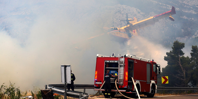 FOTO/VIDEO Pogledajte kakvo je stanje na požarištu u Podgori i Tučepima