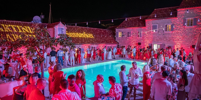 MARTINIS MARCHI Omiljena ljetna destinacija na Šolti svake godine radi najbolji party na Jadranu 
