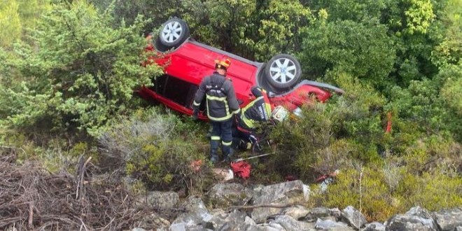 Auto sletio s ceste na Braču, troje ozlijeđenih