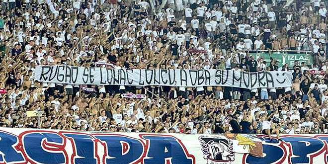 Torcida podigla poruku uz pjesmu 'Ustani, bane'!