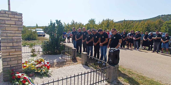 FOTOGALERIJA Obilježena 30. godišnjica pogibije hrvatskih branitelja Tomislava Karduma i Šime Džepine u Biloj Vlaki