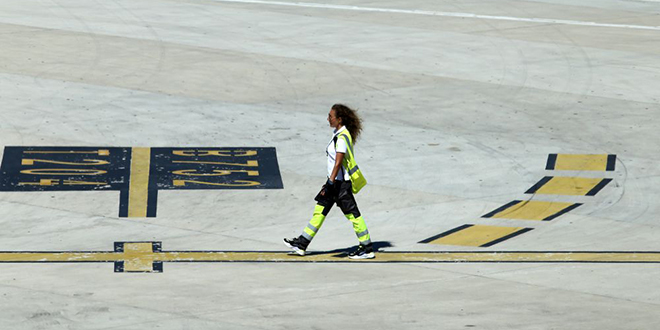 DALEKO OD OLTARA Prste dalje od našeg aerodroma!