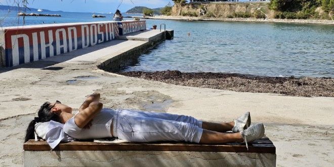 FOTOGALERIJA Adio, lito? Kupači na splitskim plažama mogu se nabrojati na prste