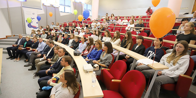 FOTOGALERIJA Pokrenut BizLabJunior: 'Učenike povezujemo s tvrtkama koje su perjanica gospodarstva u Dalmaciji' 