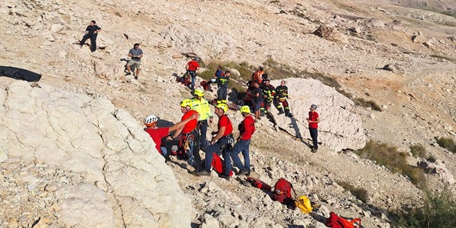 TRAGEDIJA KRAJ POPULARNE PLAŽE Jedan pao sa stijene i poginuo, drugi ostao zarobljen na litici