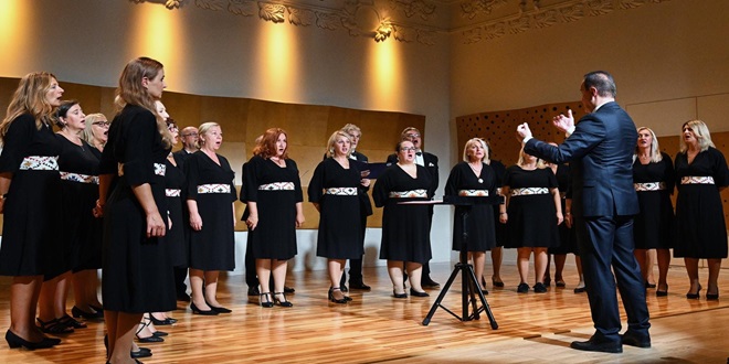  HRVATSKI DOM Upriličena Večer dalmatinske pjesme i sevdalinke