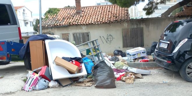 UPOZORENJE SPLIĆANINA 'Znaju da će proći nekažnjeno pa pod okriljem mraka donose otpad'