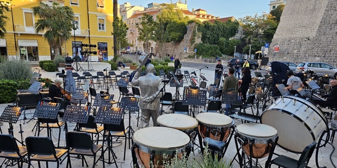 FOTOGALERIJA Sve je spremno za večerašnji koncert solista, Zbora i Orkestra HNK Split