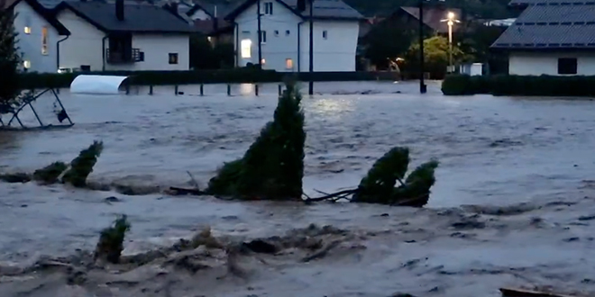 DRAMATIČNO STANJE U BiH: Gradovi pod vodom, Jablanica je odsječena, ima mrtvih