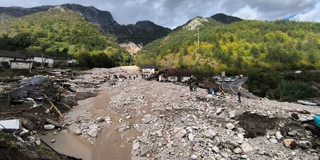 KATASTROFALNE POPLAVE U BiH Više od 20 mrtvih, deseci nestali