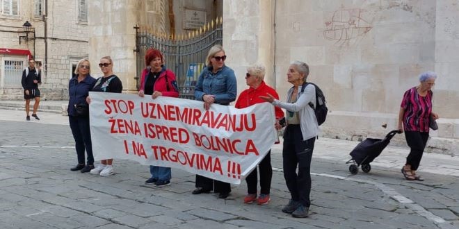 Žene prosvjedovale protiv molitelja u Trogiru: 'Šire se poput metastaza, nisu bezopasni'