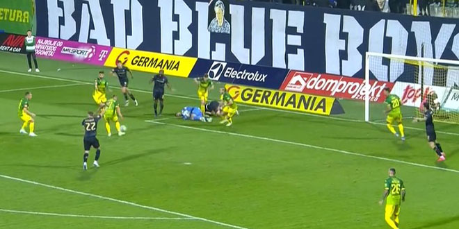 VIDEO: Pogledajte start vratara nakon kojega je dosuđen kazneni udarac za Dinamo