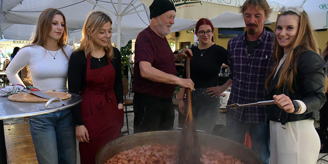 FOTOGALERIJA Na radost ljubitelja dobrog zalogaja, održan 1. Vis gourmet week