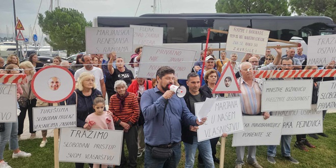 FOTO/VIDEO: PROSVJED Vlasnici zemljišta na Marjanu okupili se pred Banovinom