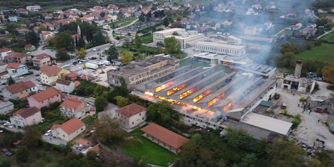 VIDEO Gori bivša tvornica Cetinka u Trilju