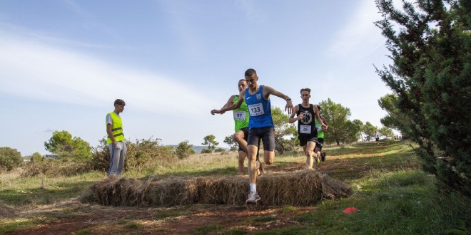 VIŠE OD SPORTA: AK Alojzije Stepinac i Škabrnja ugostili najbolje kros trkače Hrvatske