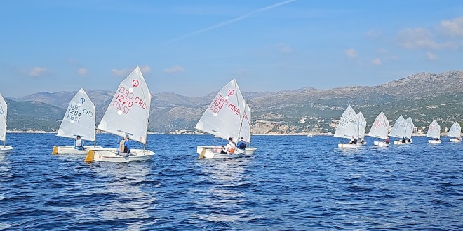 FOTOGALERIJA Mladi dalmatinski jedriličari regatavali u Dubrovniku