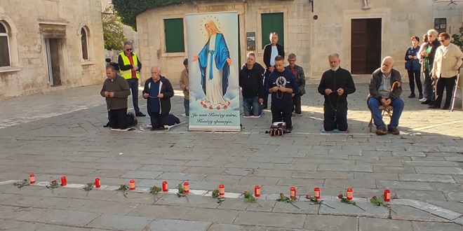 TROGIR Dvanaest ruža za dvanaest ubijenih žena