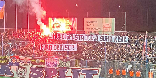 Torcida podigla poruku