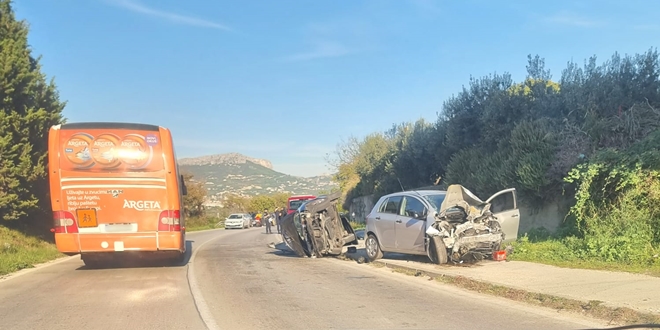 TEŠKA PROMETNA U SOLINSKOJ Dvoje prebačeno u bolnicu, policija traži očevice