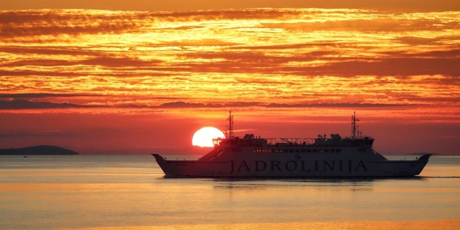 FOTOGALERIJA Zalazak sunca ostavlja prolaznike bez komentara